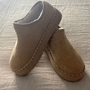 American Eagle Outfitters Tan Clogs